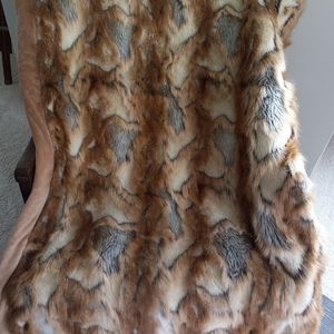 Dennis Basso Faux Fur 52"x62" Throw (H190252, Red Fox)